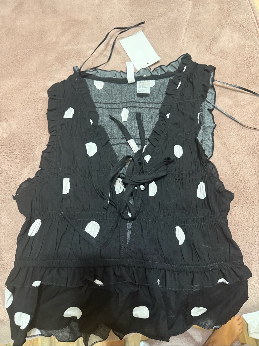 H&M Black Sleeveless V-Neck Polka Dot Tie-Front Camisole